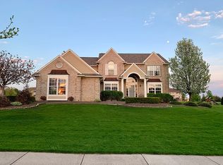 26140 Daria Cir W, South Lyon, MI 48178