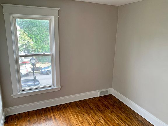 east bedroom