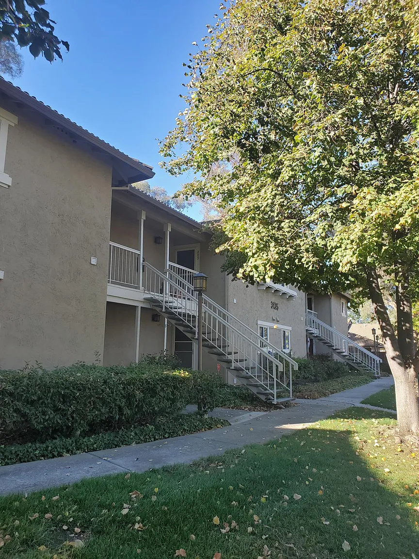 3135 Chateau Way APT 205 photo 1