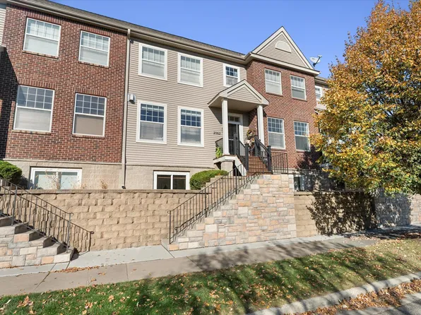 2062 Wellens St #84, Chaska, MN 55318