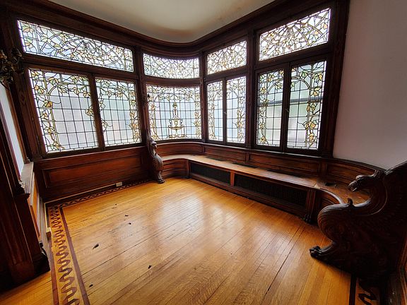 4th image of 38 Willett St #1