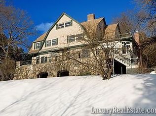 235 Nashawtuc Rd, Concord, MA 01742