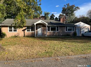 32 Poplar St, Trumbull, CT 06611