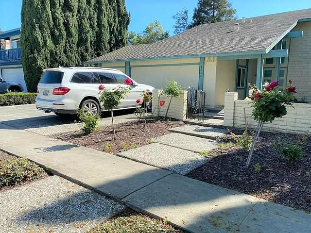 Front Entrance - 40643 Palatino St