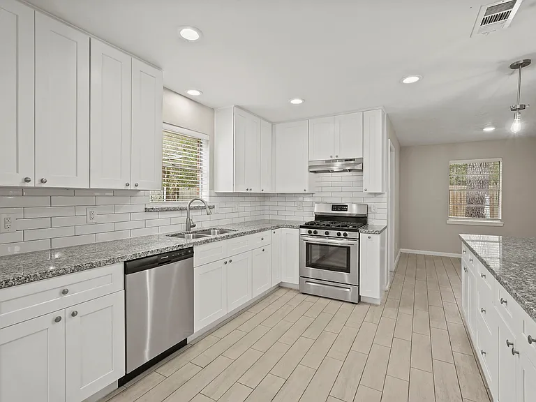 105 Navajo St — Photo 15