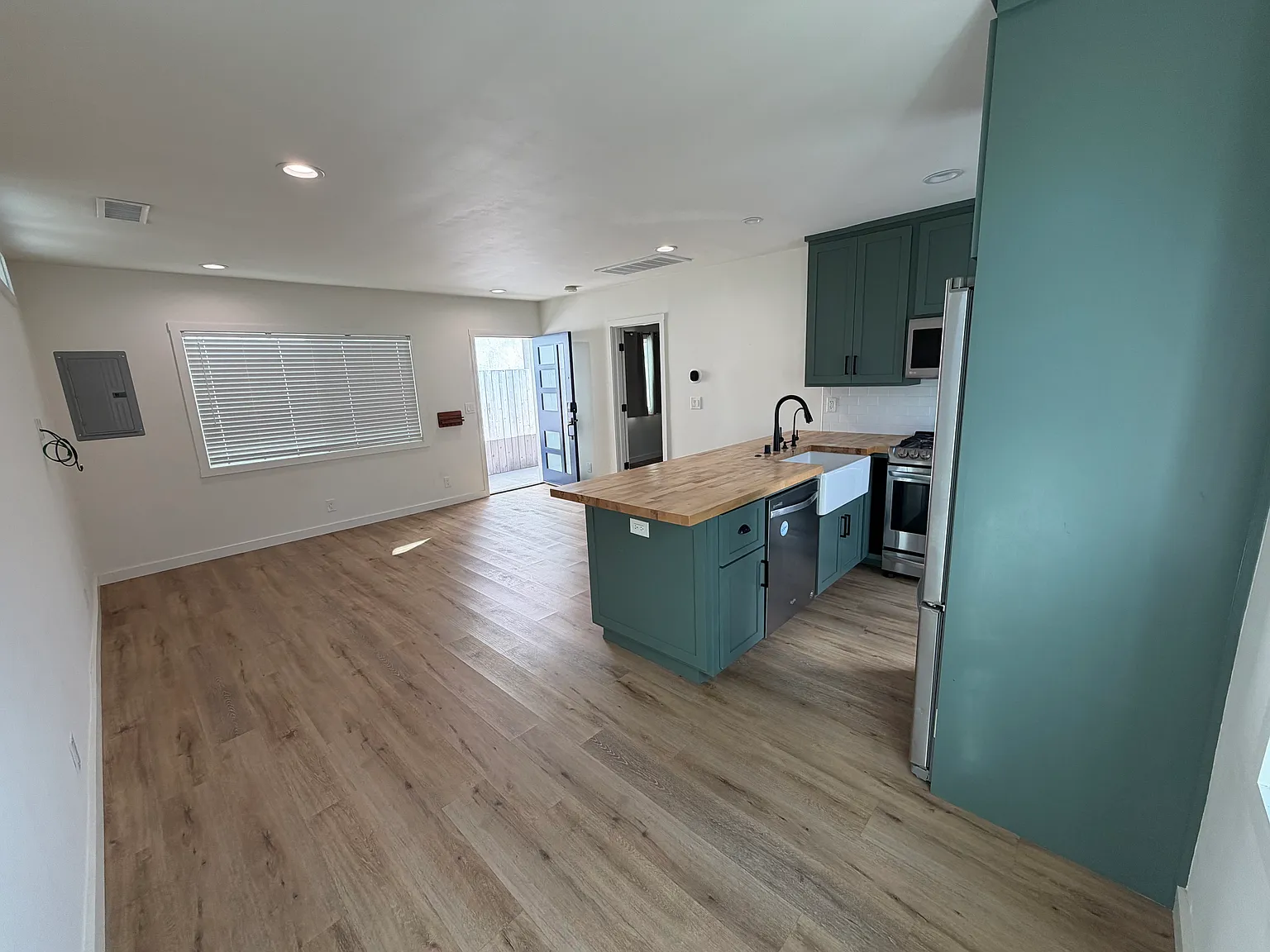 1 bed, 570 sqft, $3,400 — Photo 4
