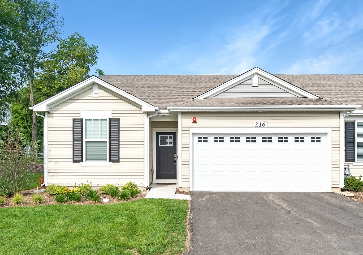 3 bed, 1413 sqft, $2,900 — Photo 1