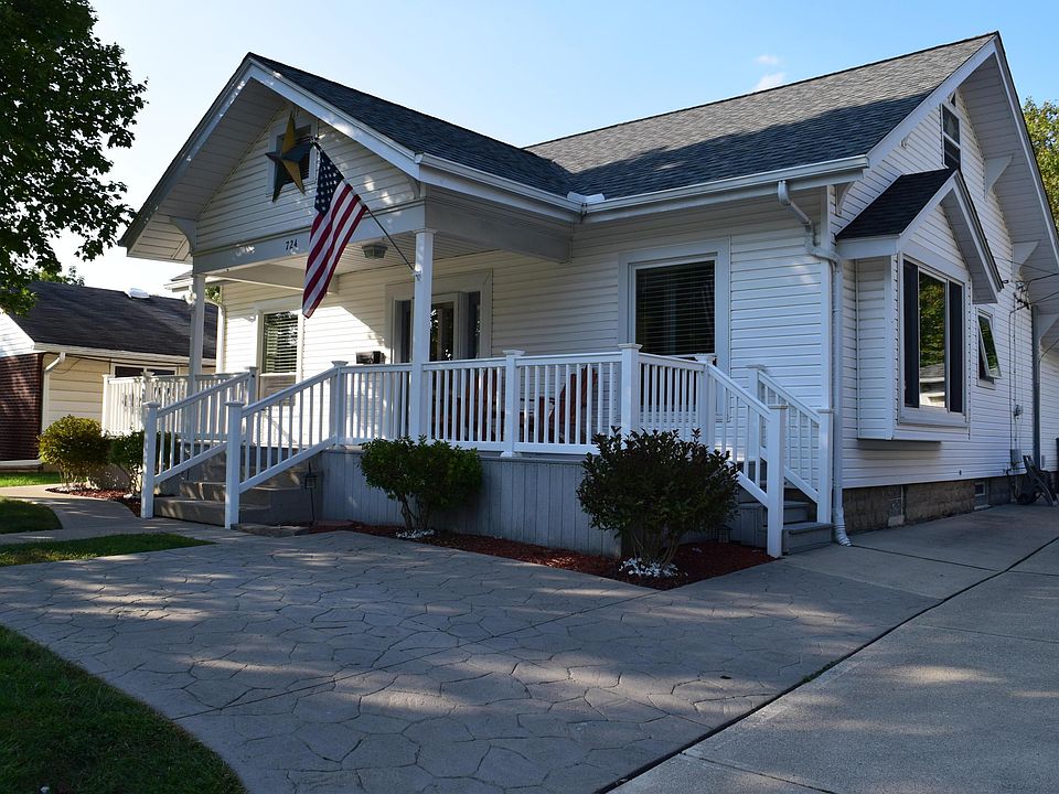 1st image of 724 W 5th St