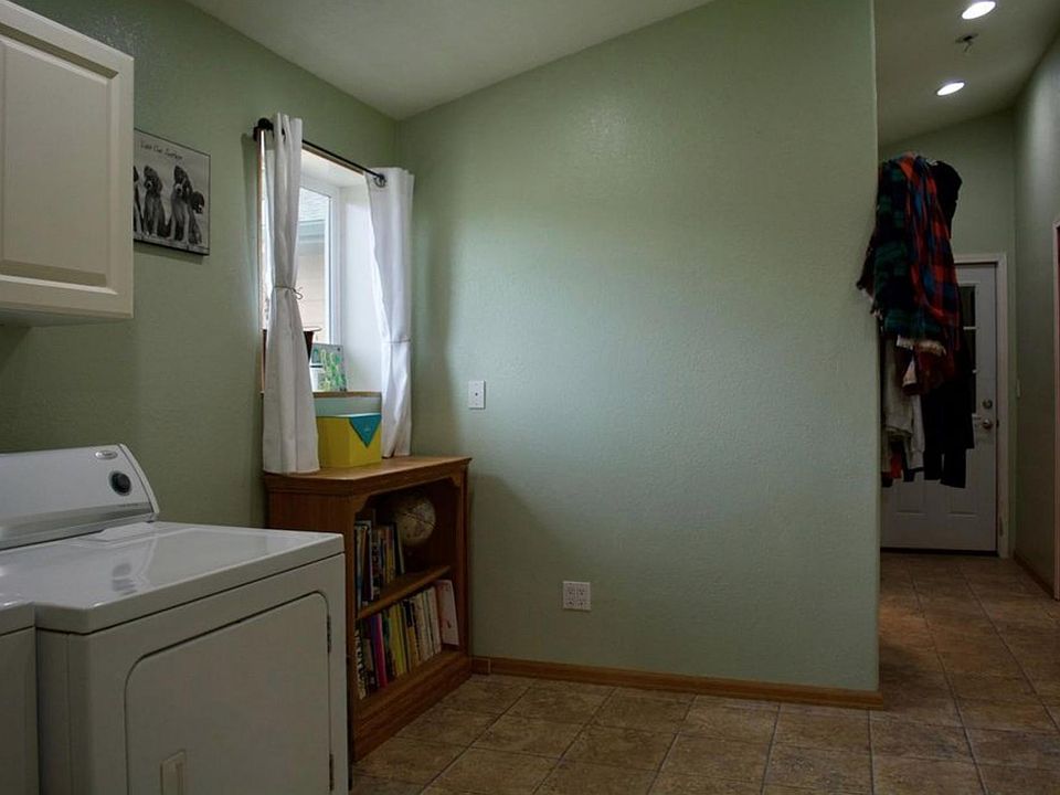 1st image of 392 Stingray Dr