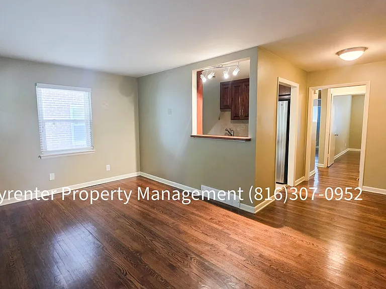 4308 Oak St — Photo 4