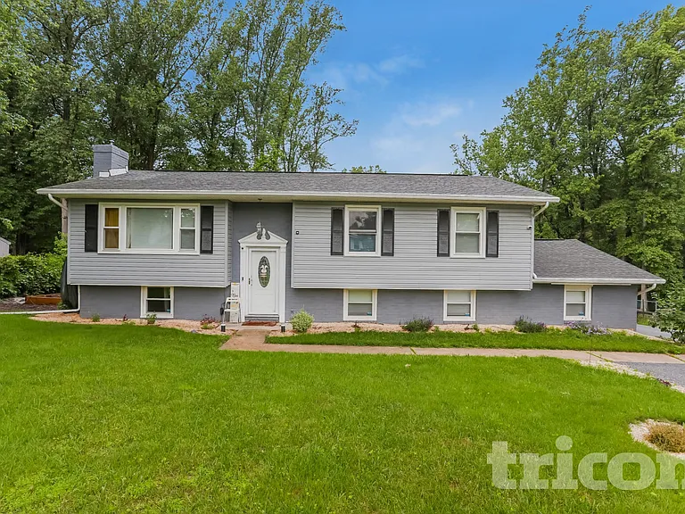 806 Lynn Lee Dr — Photo 1