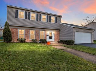 223 E Cedarwood Ct, Palatine, IL 60067