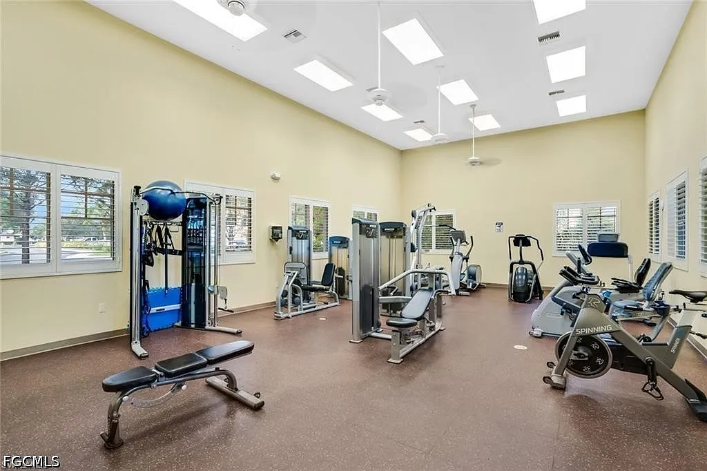 1 bed, 1.0 bath, 767 sqft, $1,350 — Photo 2