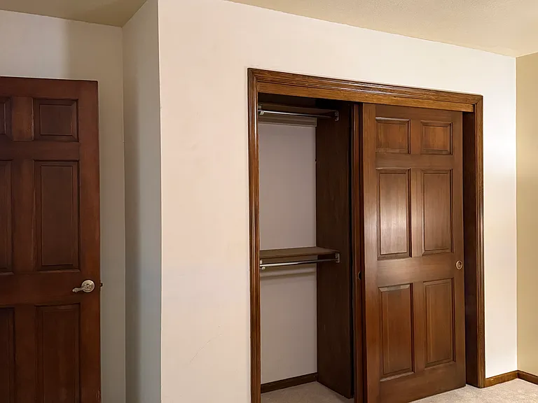 548 E Hope Cir — Photo 3