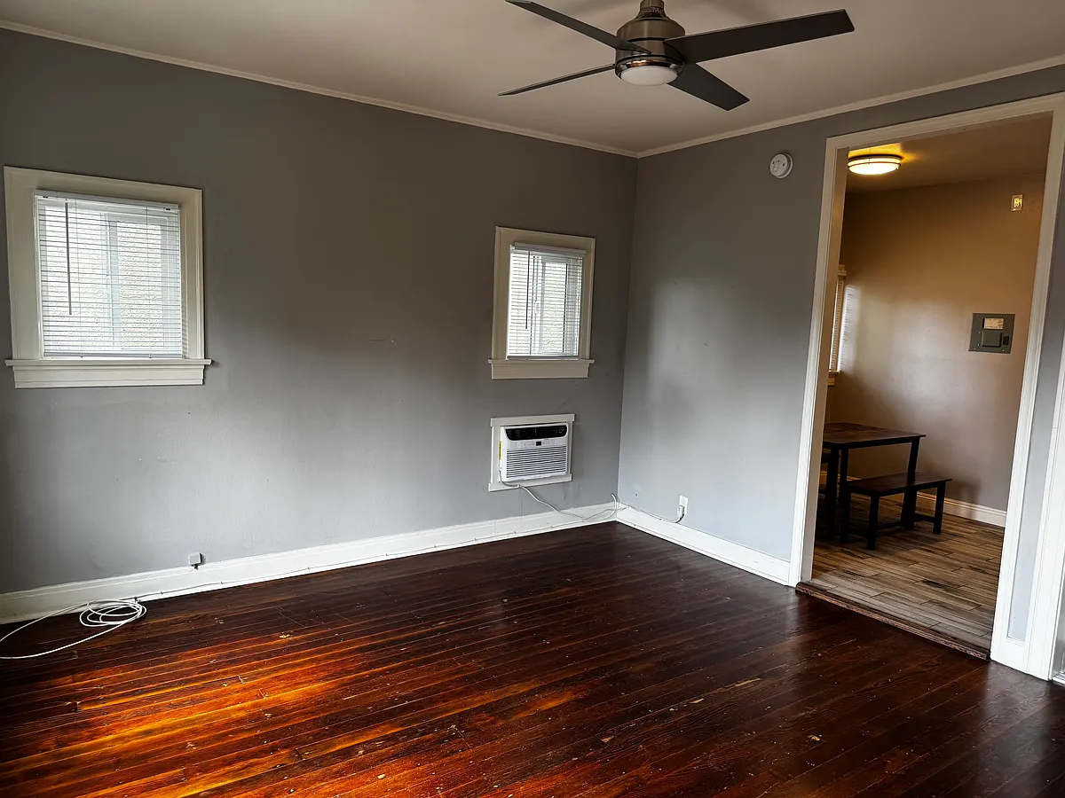 Building Photo - 5433 Harold Way #206