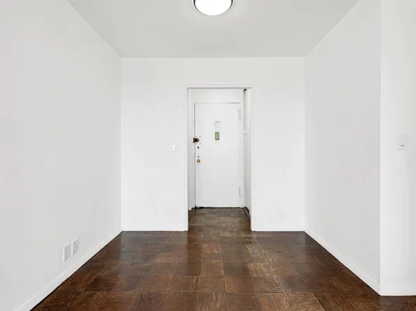 70-25 Yellowstone Boulevard image 3 of 29