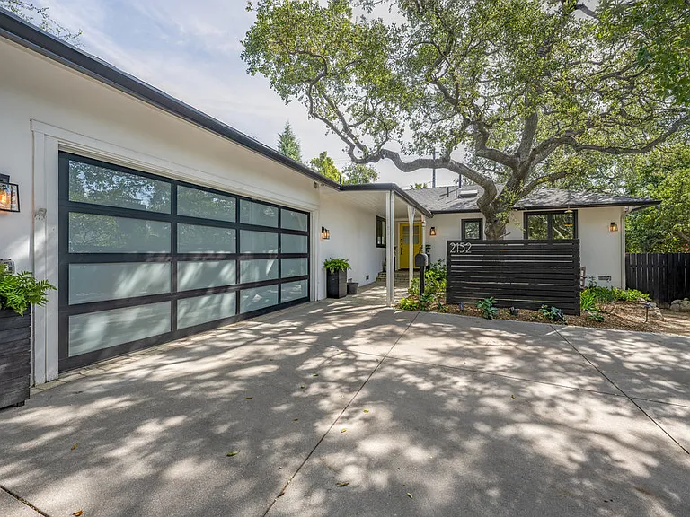2152 Grand Oaks Ave — Photo 39