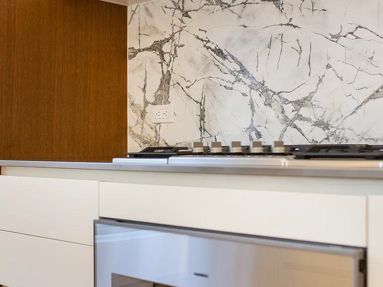 75 Kenmare St #4D — Photo 26