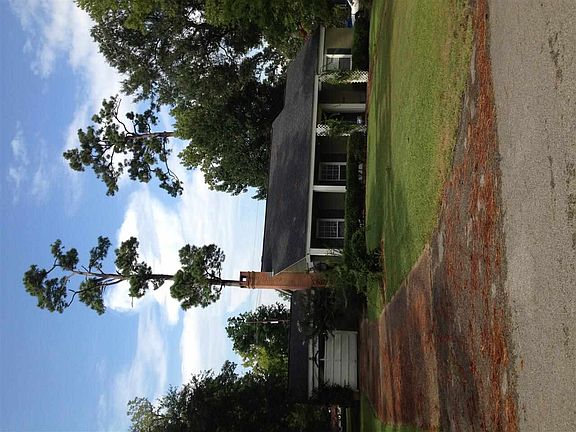 2nd image of 2550 Louisiana St