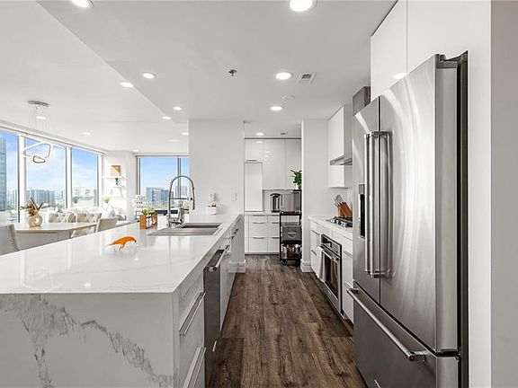 5th image of 3338 Peachtree Rd NE APT 2207
