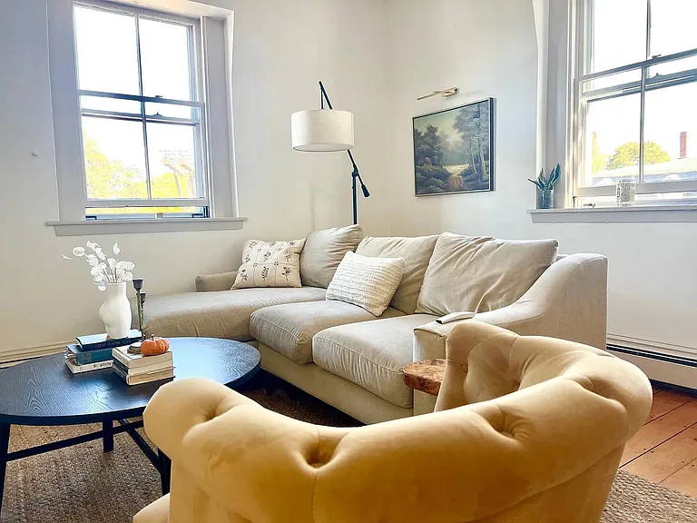 386 Essex St #5 — Photo 9