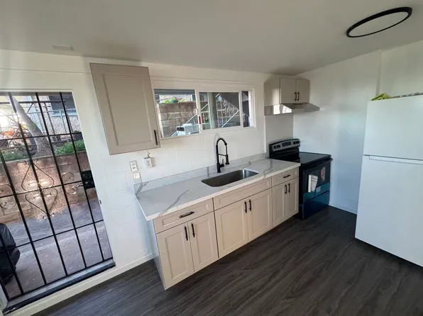 3608 Aliamanu St, Honolulu, HI 96818