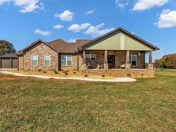 3rd image of 1645 Oak Grove Rd