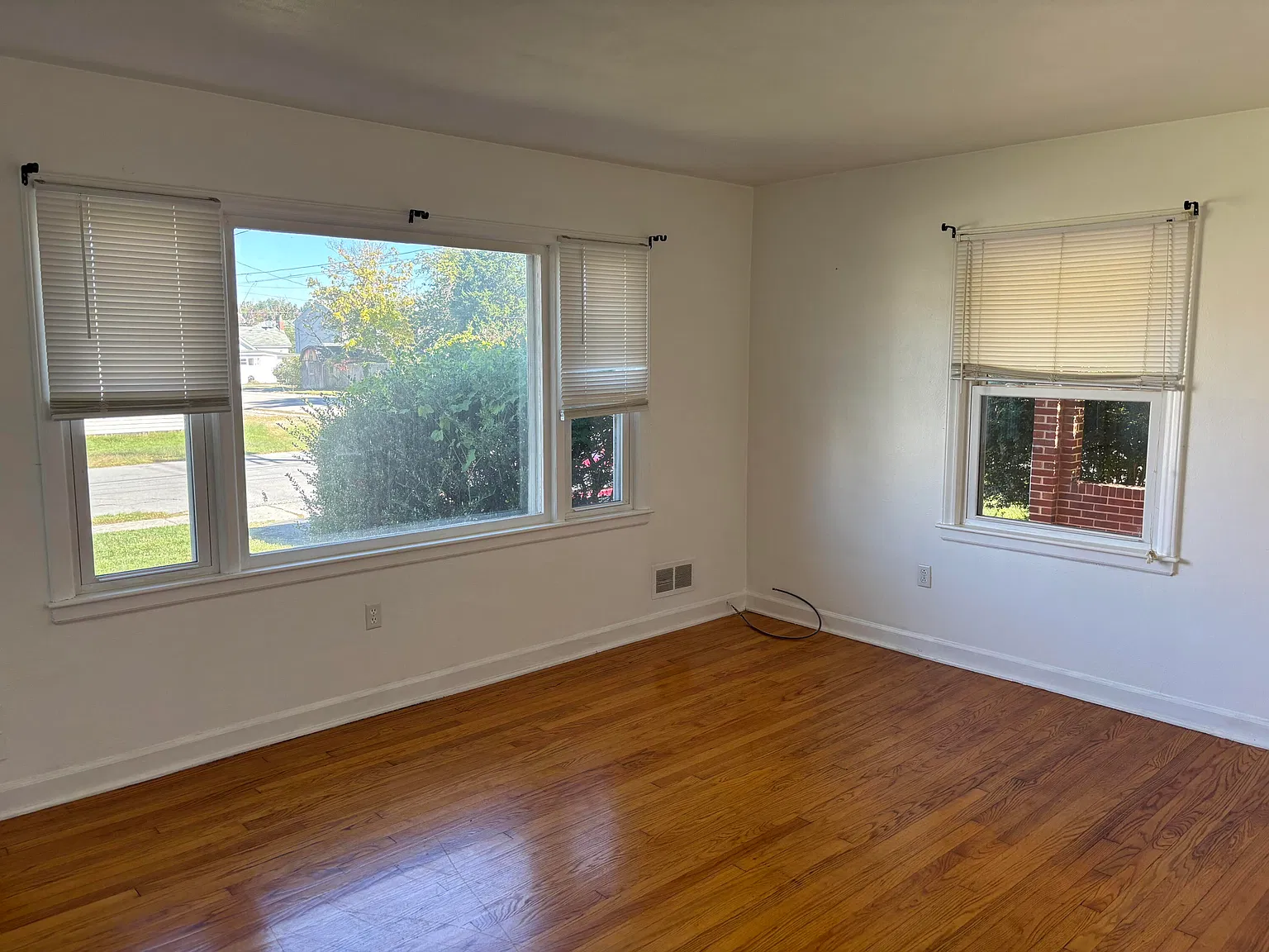 2 bed, 1.0 bath, 875 sqft, $1,500 — Photo 2