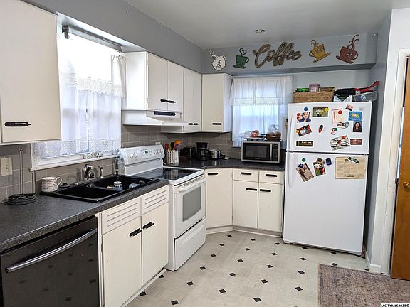 4th image of 330 22nd St SE