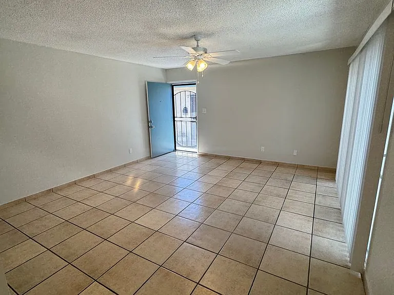 1622-1658 W Walnut St — Photo 8