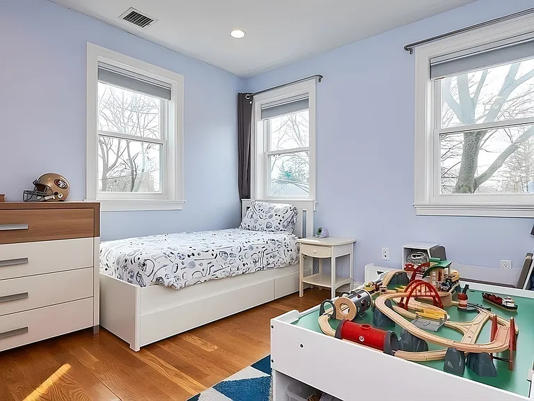 2 Michael St — Photo 18