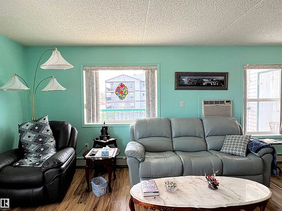 3rd image of 4004 47th St #303