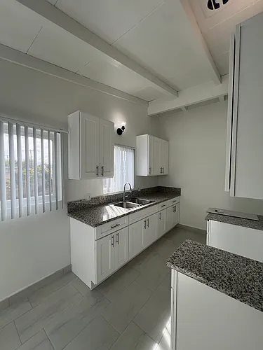 1102 W Broadway #6 Photo 1
