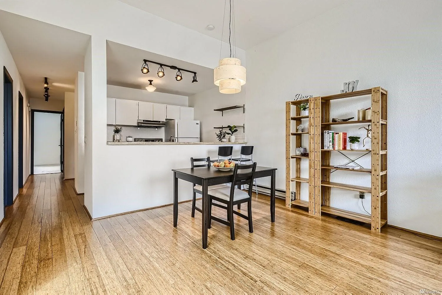 2 bed, 849 sqft, $2,900 — Photo 3