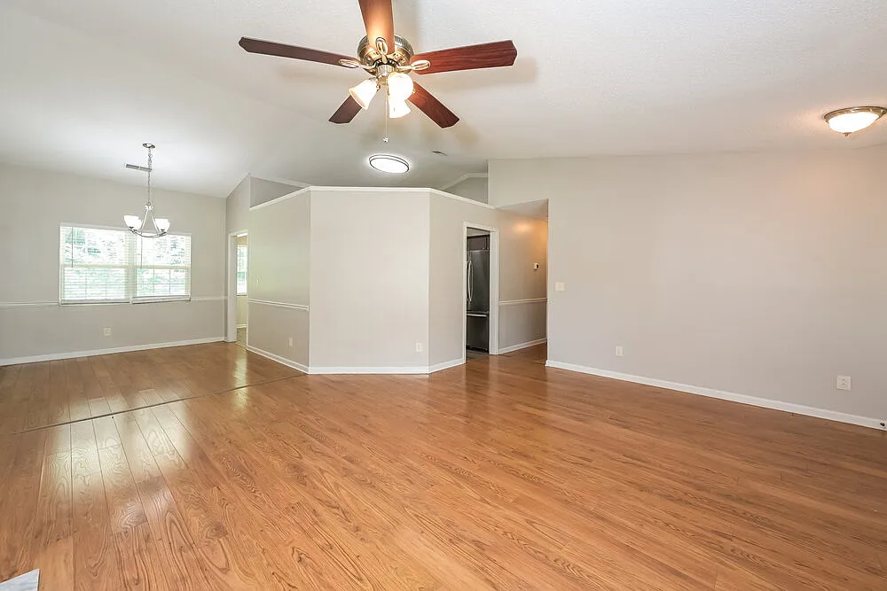 3 bed, 2.0 bath, 1538 sqft, $2,065 — Photo 4