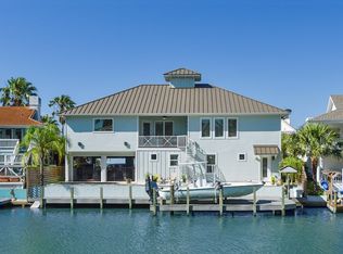 47 Blue Heron Dr, Rockport, TX 78382