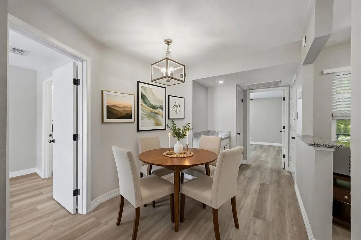 2 bed, 2.0 bath, 887 sqft, $1,595 — Photo 2