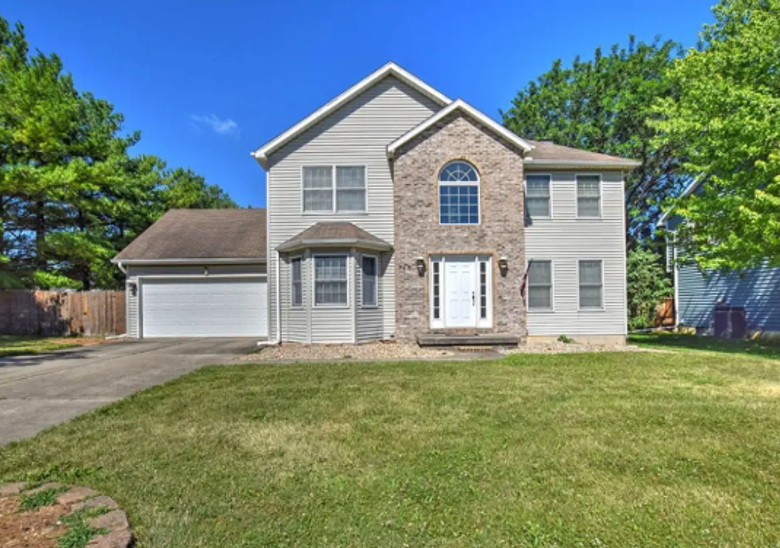 4 Bedroom, 3,5 Bath home in Maroa Forsyth School District! — Photo 1
