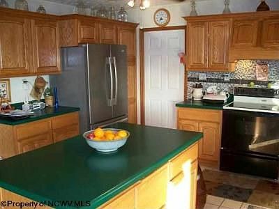 3rd image of 4057 Southridge Dr