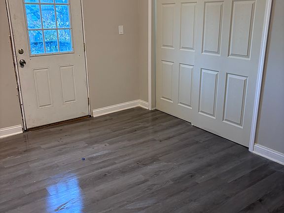 4th image of 710 W Mill St #4