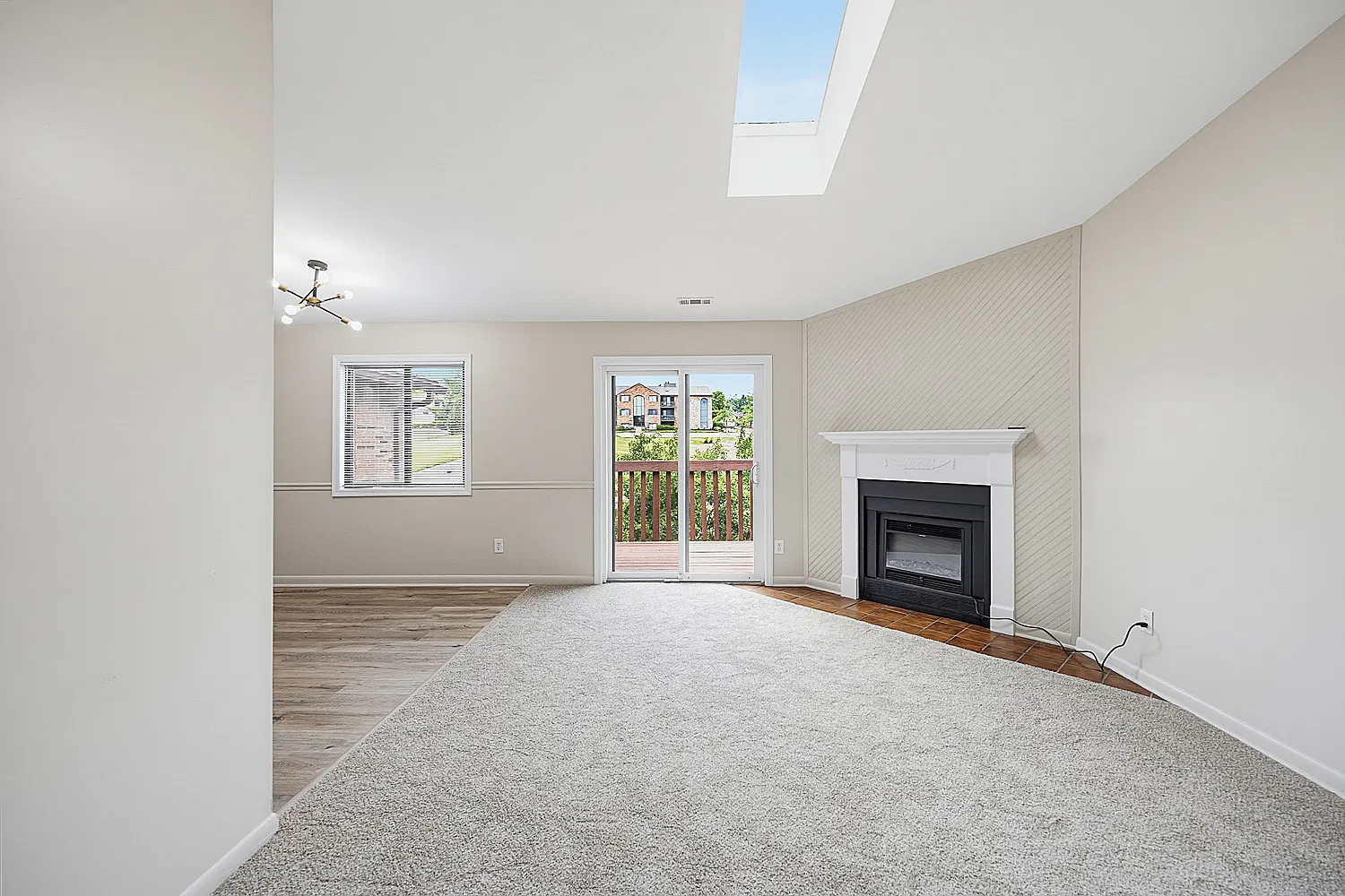 2 bed, 1.5 bath, 900 sqft, $1,650 — Photo 2