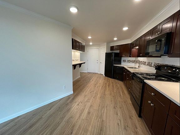 4th image of 139 W Gray Ct #310