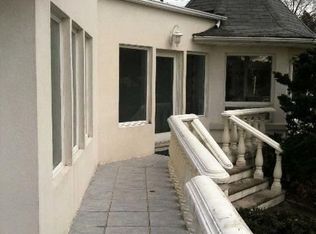 960 Todt Hill Rd, Staten Island, NY 10304