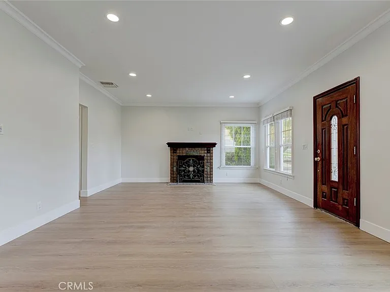 1333 Western Ave — Photo 6
