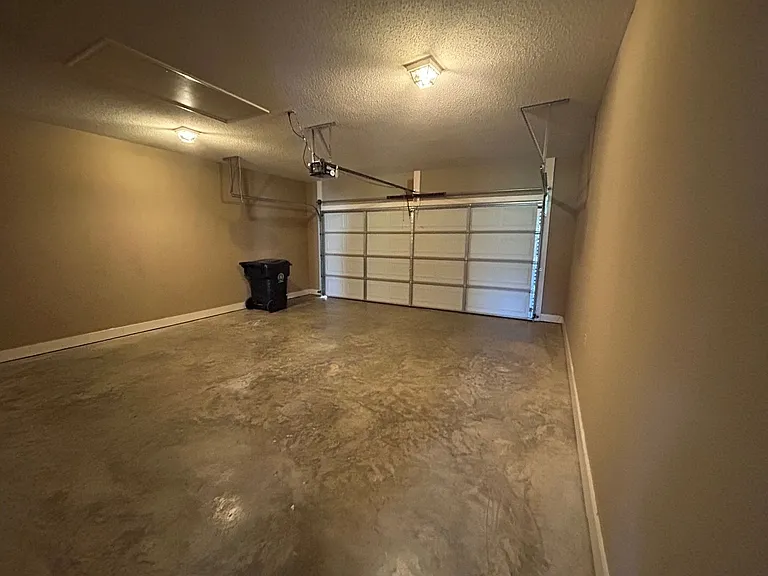 5204 Easton Ln — Photo 13