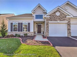 92 Diamond Spring Dr, Monroe Twp, NJ 08831