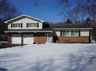 22 Glendower Cir, Pittsford, NY 14534