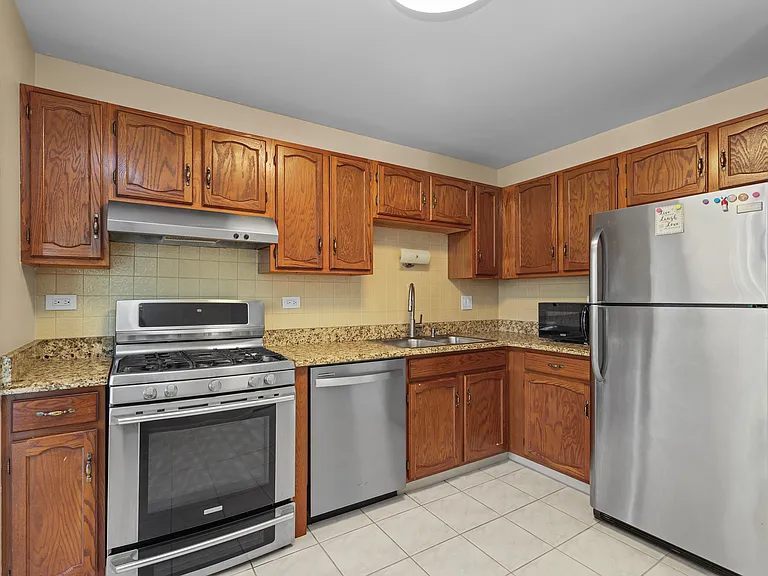 607 Eastview Ct #Z2 — Photo 16