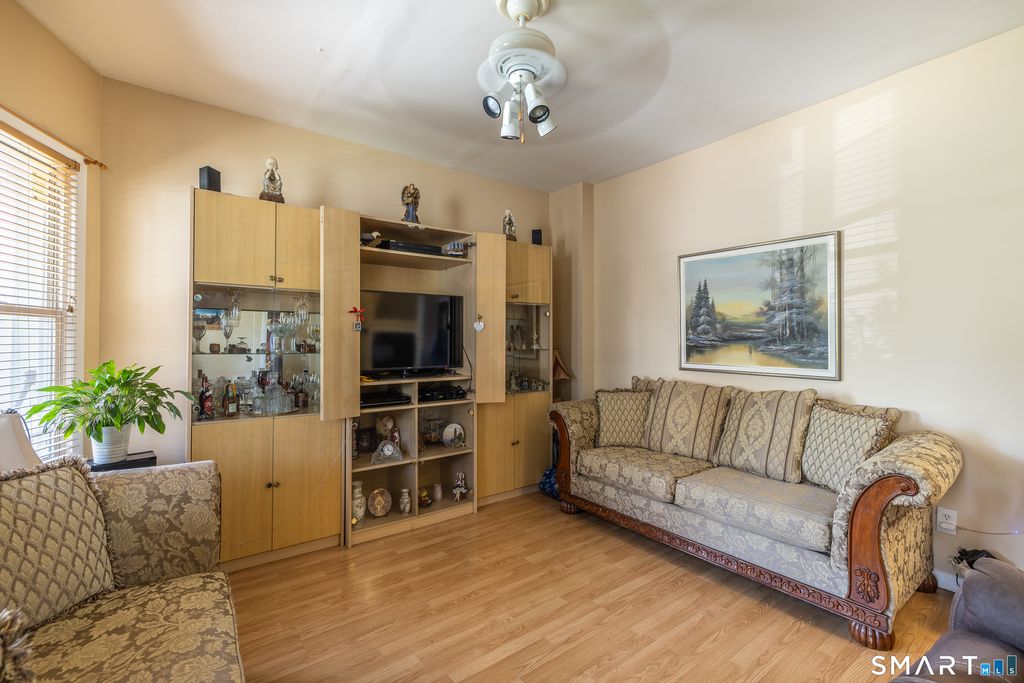 Apartment in Bridgeport, Bassickville Historic District, Black Rock - View 5