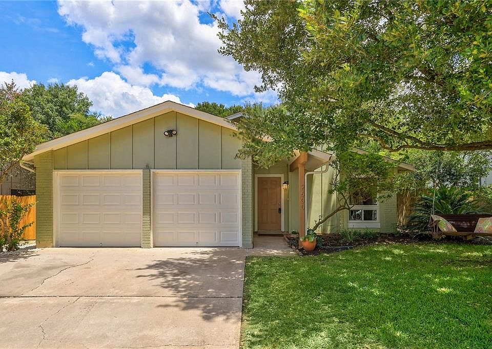 1st image of 2600 Lazy Oaks Dr